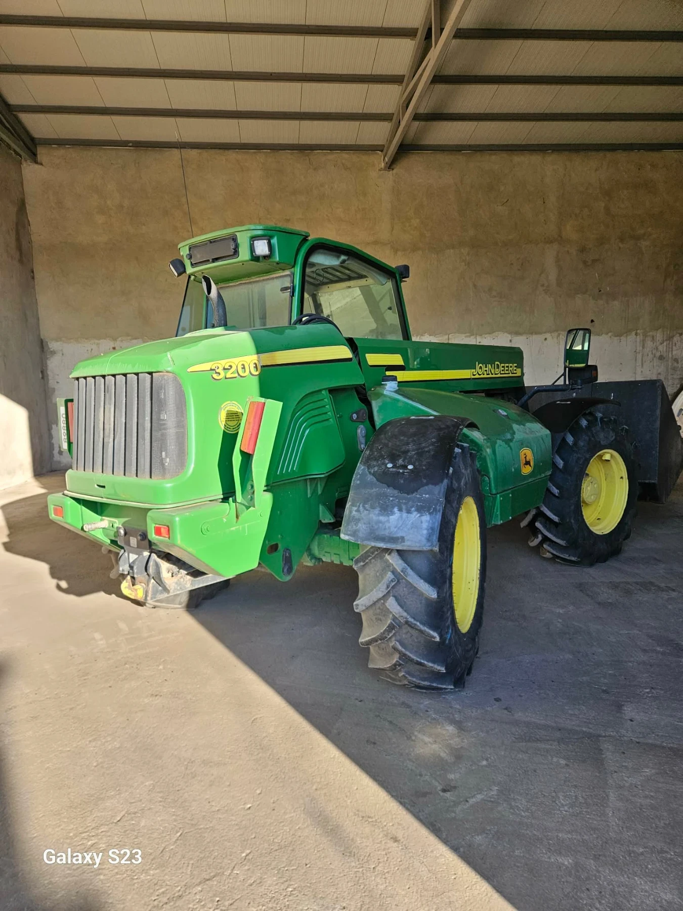 Телескопичен товарач John Deere 3200 - изображение 4