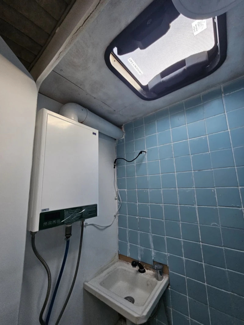 Кемпер Mercedes-Benz Sprinter 2.2 дизел, снимка 13 - Каравани и кемпери - 52540756