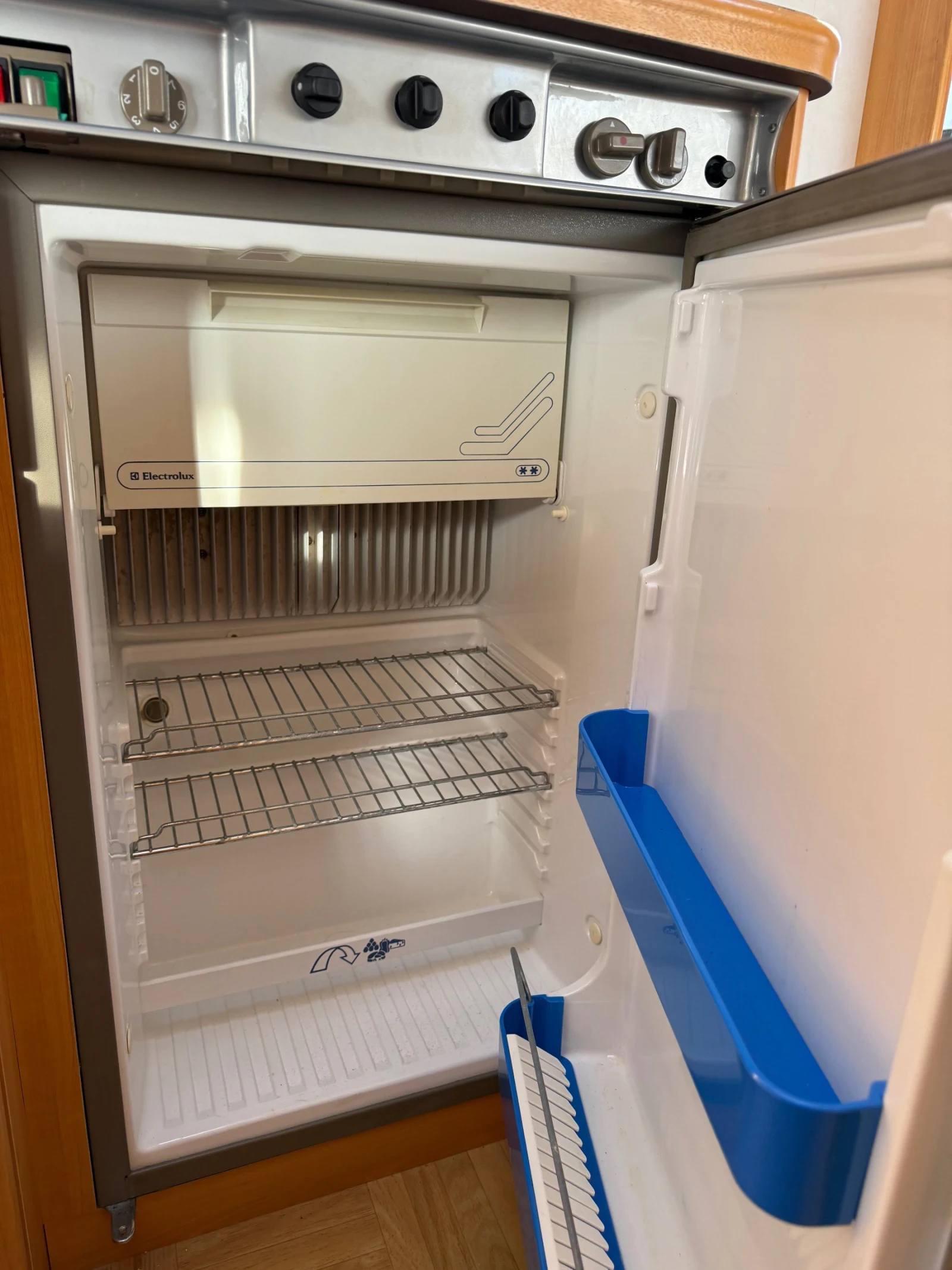 Каравана LMC 475, снимка 14 - Каравани и кемпери - 53778110