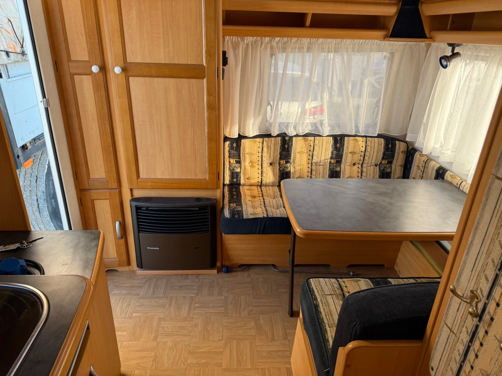 Каравана LMC 475, снимка 16 - Каравани и кемпери - 53778110