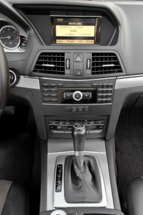 Mercedes-Benz E 220 CDI Кабрио AMG, снимка 13