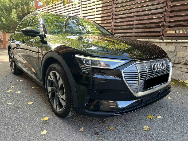 Audi E-Tron 50 quattro, снимка 2 - Автомобили и джипове - 48015349