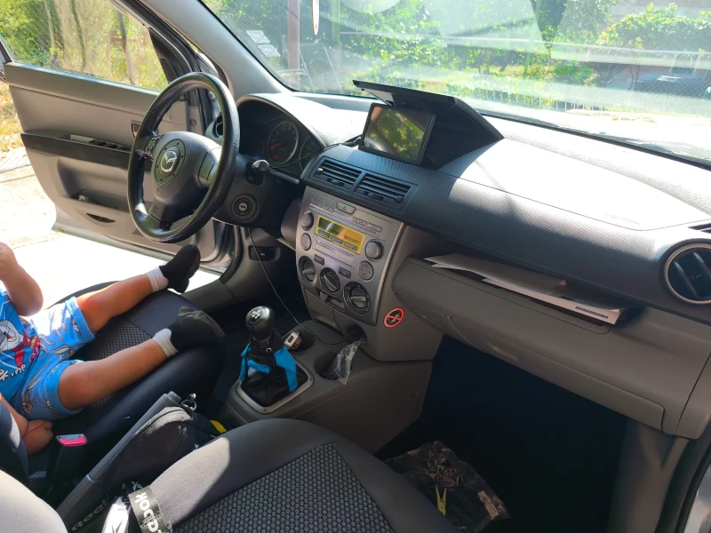 Mazda 2 1.4 бенз автоматик, снимка 7 - Автомобили и джипове - 51264257