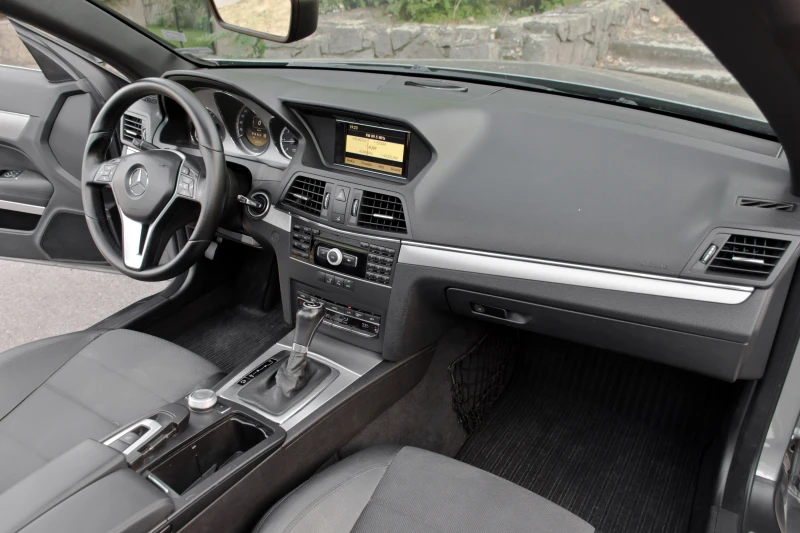 Mercedes-Benz E 220 CDI Кабрио AMG, снимка 11 - Автомобили и джипове - 51905343