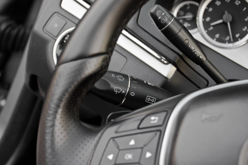 Mercedes-Benz E 220 CDI Кабрио AMG, снимка 15 - Автомобили и джипове - 51905343