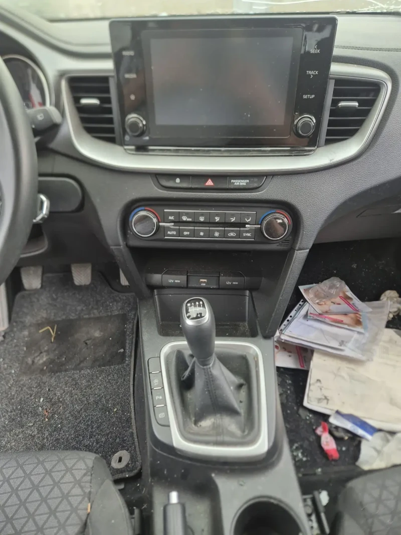 Kia Ceed 1.0T, снимка 6 - Автомобили и джипове - 51963999