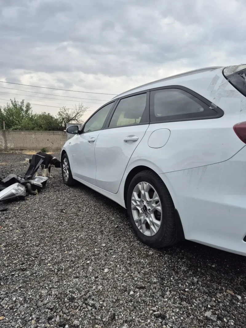 Kia Ceed 1.0T, снимка 3 - Автомобили и джипове - 51963999