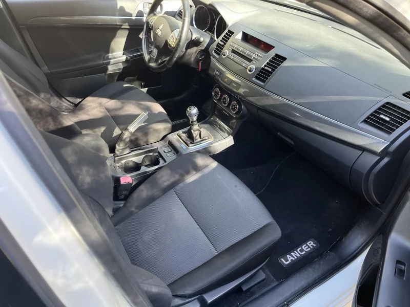 Mitsubishi Lancer 1.8 , снимка 12 - Автомобили и джипове - 52443118