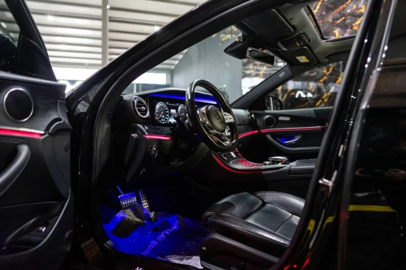 Mercedes-Benz E 220 D FULL AMG LINE ДИГИТАЛНО ТАБЛО ПАНО ЛИЗИНГ 100%, снимка 10 - Автомобили и джипове - 53013953