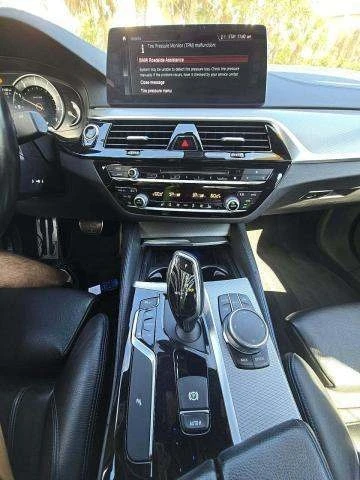 BMW 530 i xDrive * SUNROOF * M SPORT * SHADOW * NAVI PRO - изображение 9