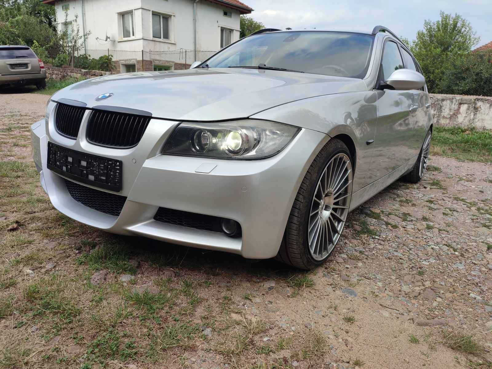 BMW 330 325ix 3.0 - изображение 8