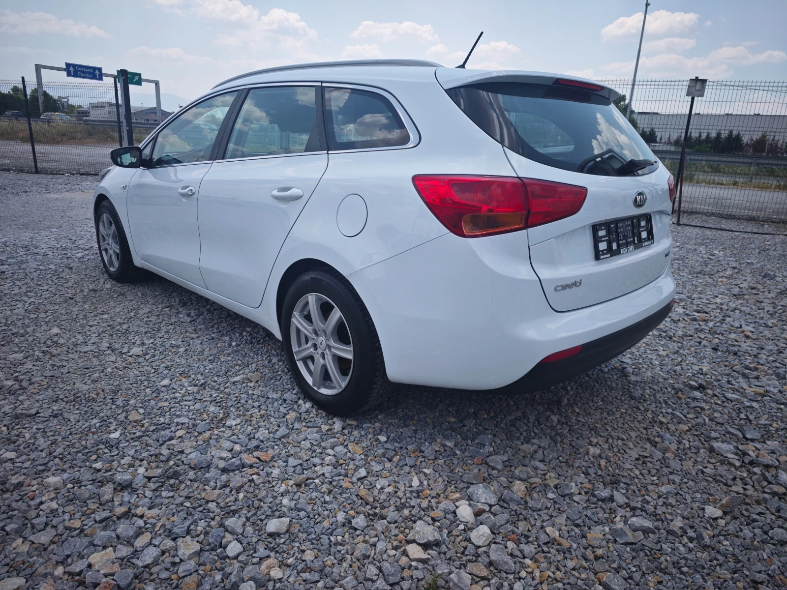 Kia Ceed 1.6crdi 136к.с - изображение 6