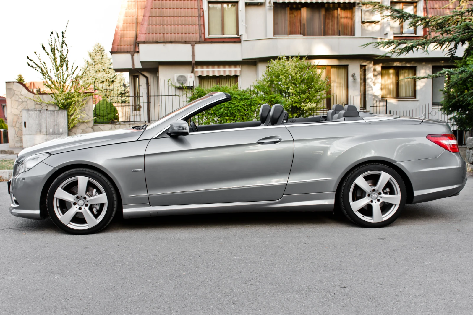 Mercedes-Benz E 220 CDI Кабрио AMG - изображение 8