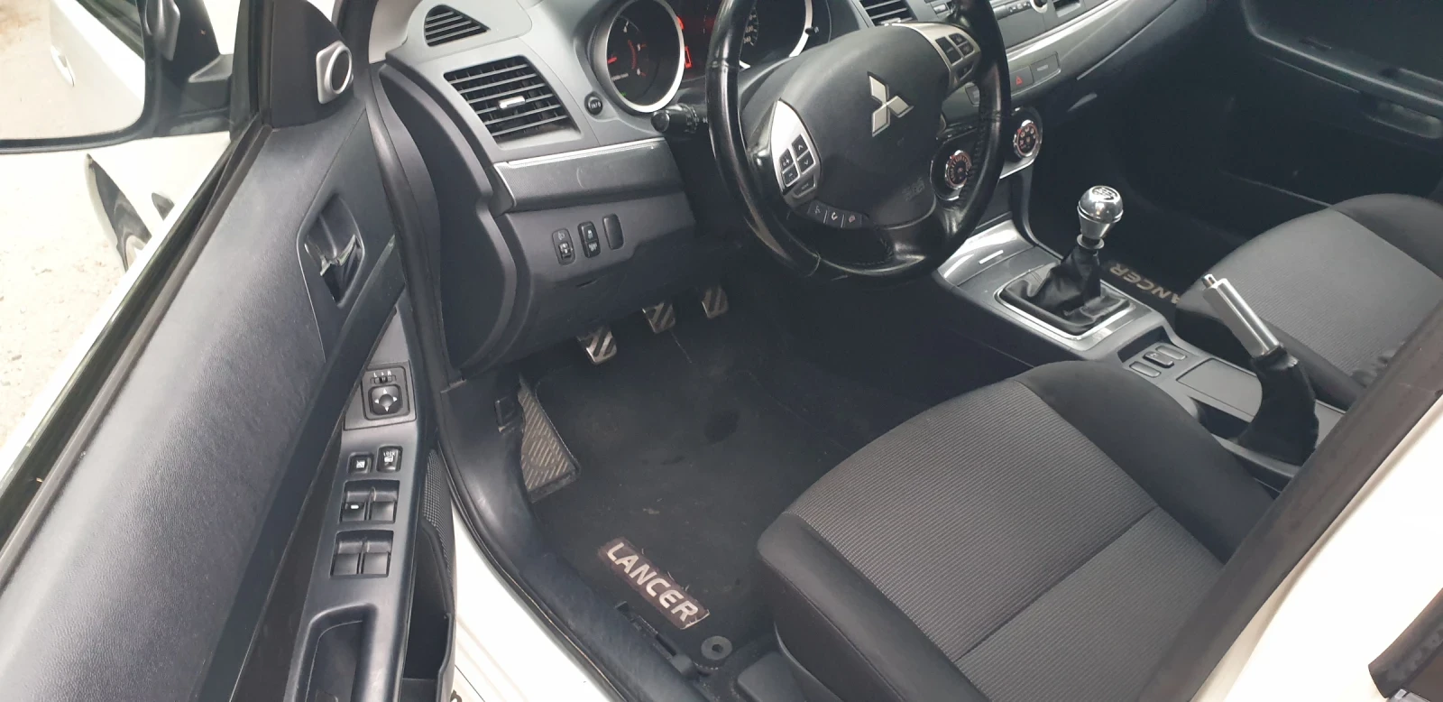 Mitsubishi Lancer 1.8 , снимка 8 - Автомобили и джипове - 55906016