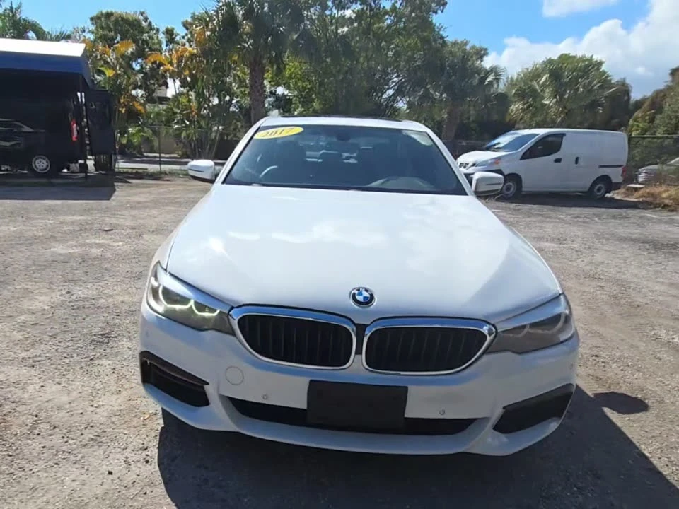 BMW 530 i xDrive * SUNROOF * M SPORT * SHADOW * NAVI PRO - изображение 2