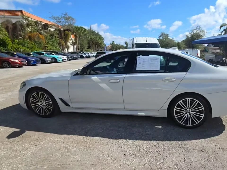 BMW 530 i xDrive * SUNROOF * M SPORT * SHADOW * NAVI PRO - изображение 3