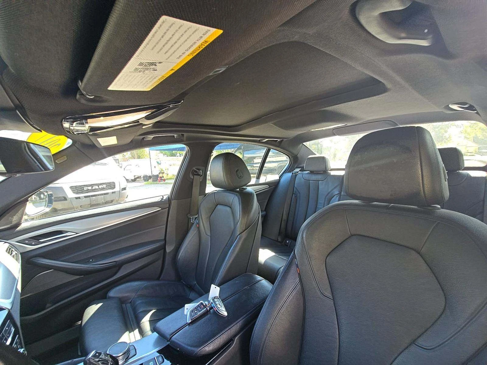 BMW 530 i xDrive * SUNROOF * M SPORT * SHADOW * NAVI PRO - изображение 8