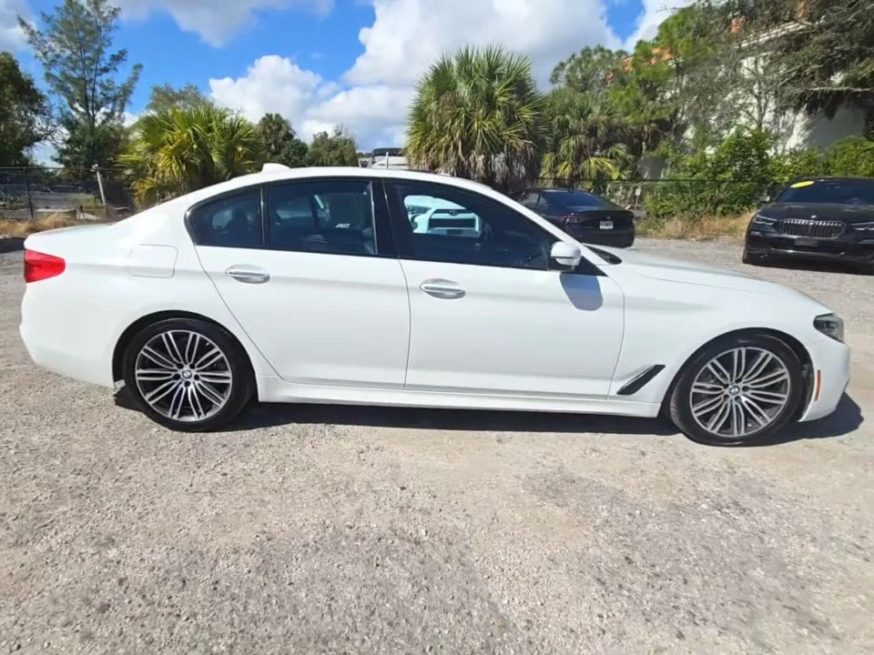 BMW 530 i xDrive * SUNROOF * M SPORT * SHADOW * NAVI PRO - изображение 5