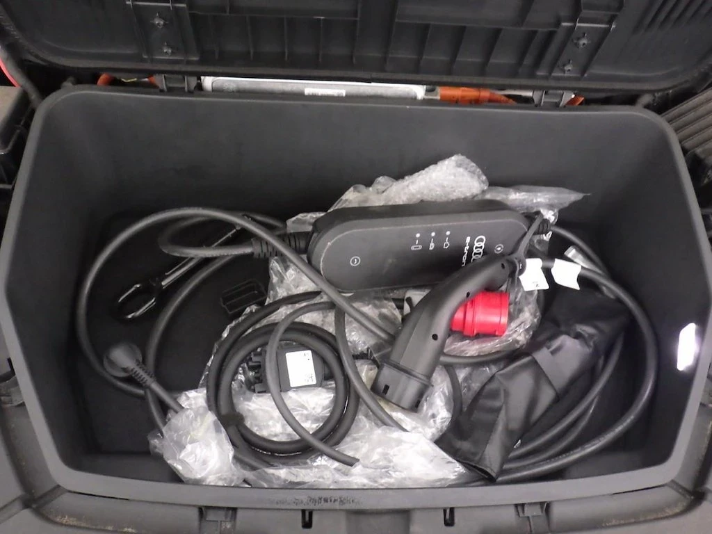 Audi E-Tron 55 - 95kW - 408k.c. Quattro S Line Business | Mobile.bg   11