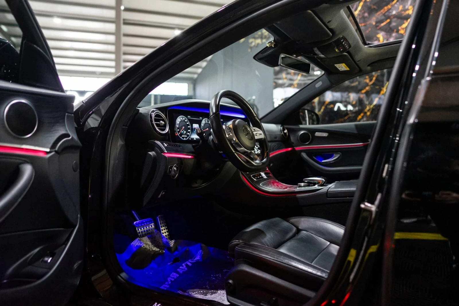 Mercedes-Benz E 220 D FULL AMG LINE ДИГИТАЛНО ТАБЛО ПАНО ЛИЗИНГ 100% - изображение 10