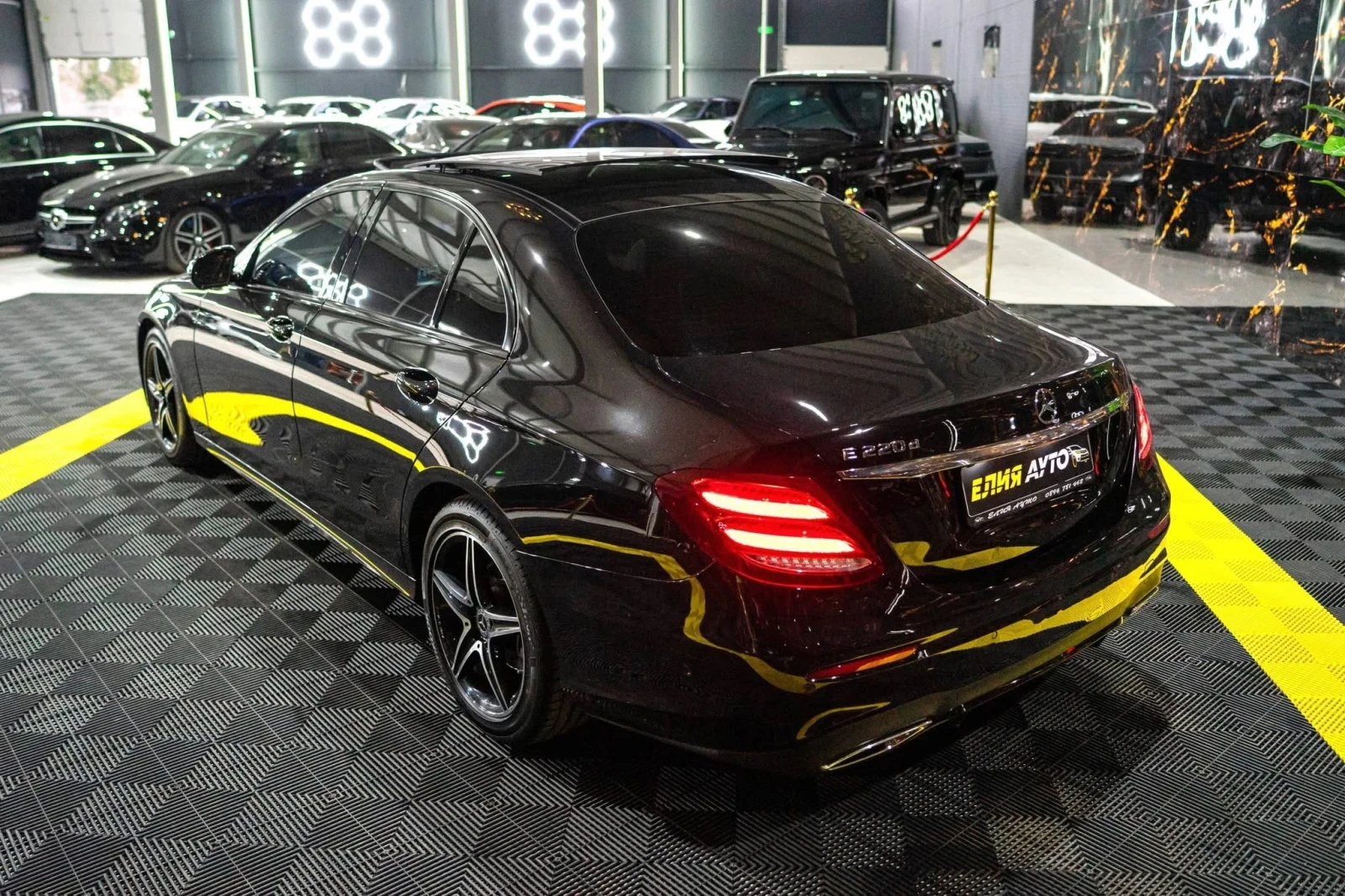 Mercedes-Benz E 220 D FULL AMG LINE ДИГИТАЛНО ТАБЛО ПАНО ЛИЗИНГ 100% - изображение 7