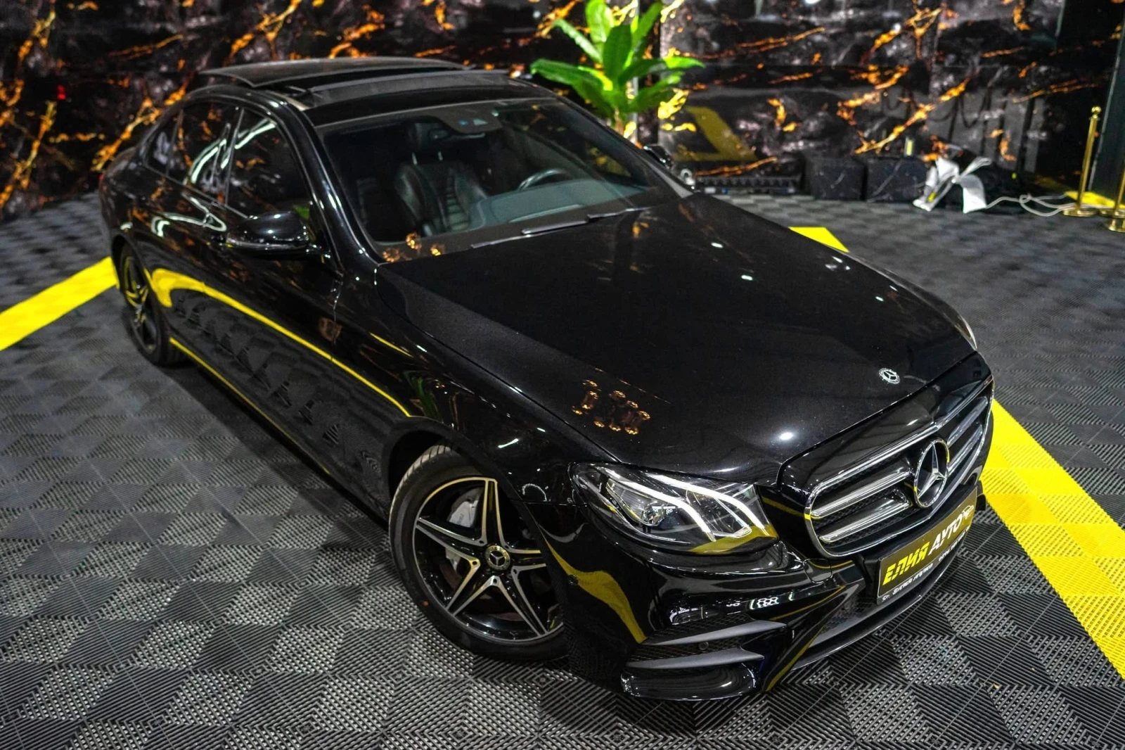 Mercedes-Benz E 220 D FULL AMG LINE ДИГИТАЛНО ТАБЛО ПАНО ЛИЗИНГ 100% - изображение 5