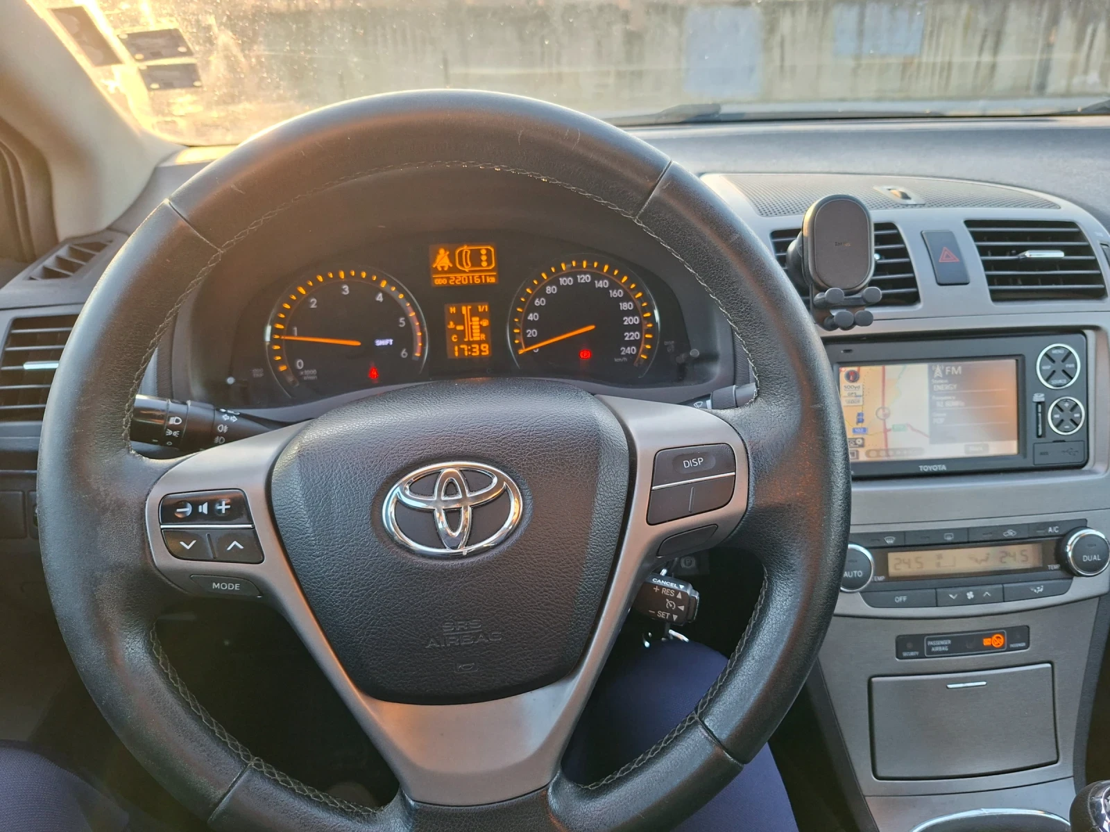 Toyota Avensis 2.0 D-4D, снимка 9 - Автомобили и джипове - 53840610