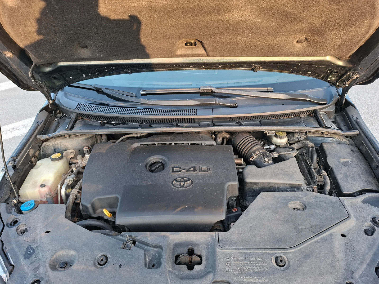 Toyota Avensis 2.0 D-4D, снимка 10 - Автомобили и джипове - 53840610