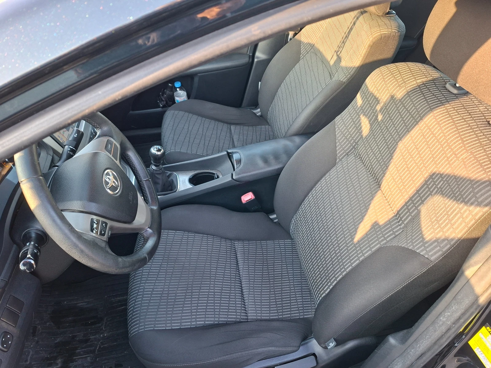 Toyota Avensis 2.0 D-4D, снимка 5 - Автомобили и джипове - 53840610