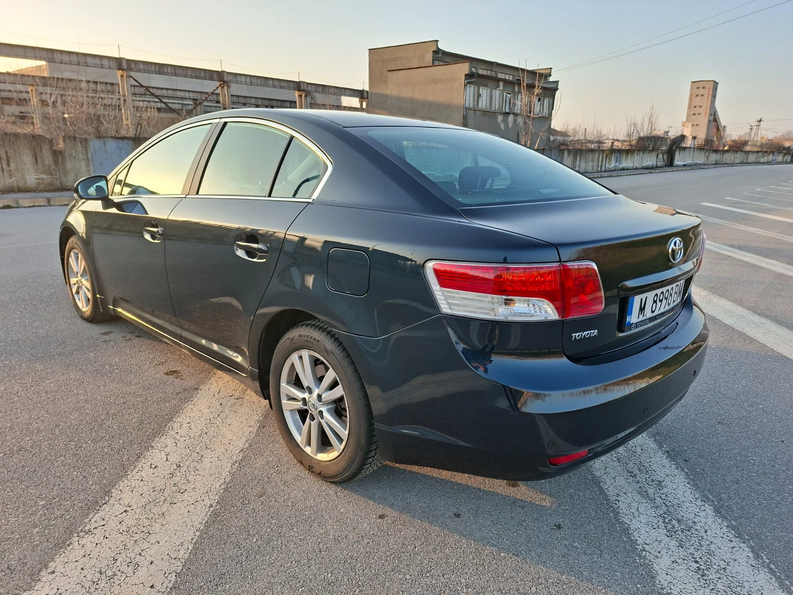 Toyota Avensis 2.0 D-4D, снимка 3 - Автомобили и джипове - 53840610