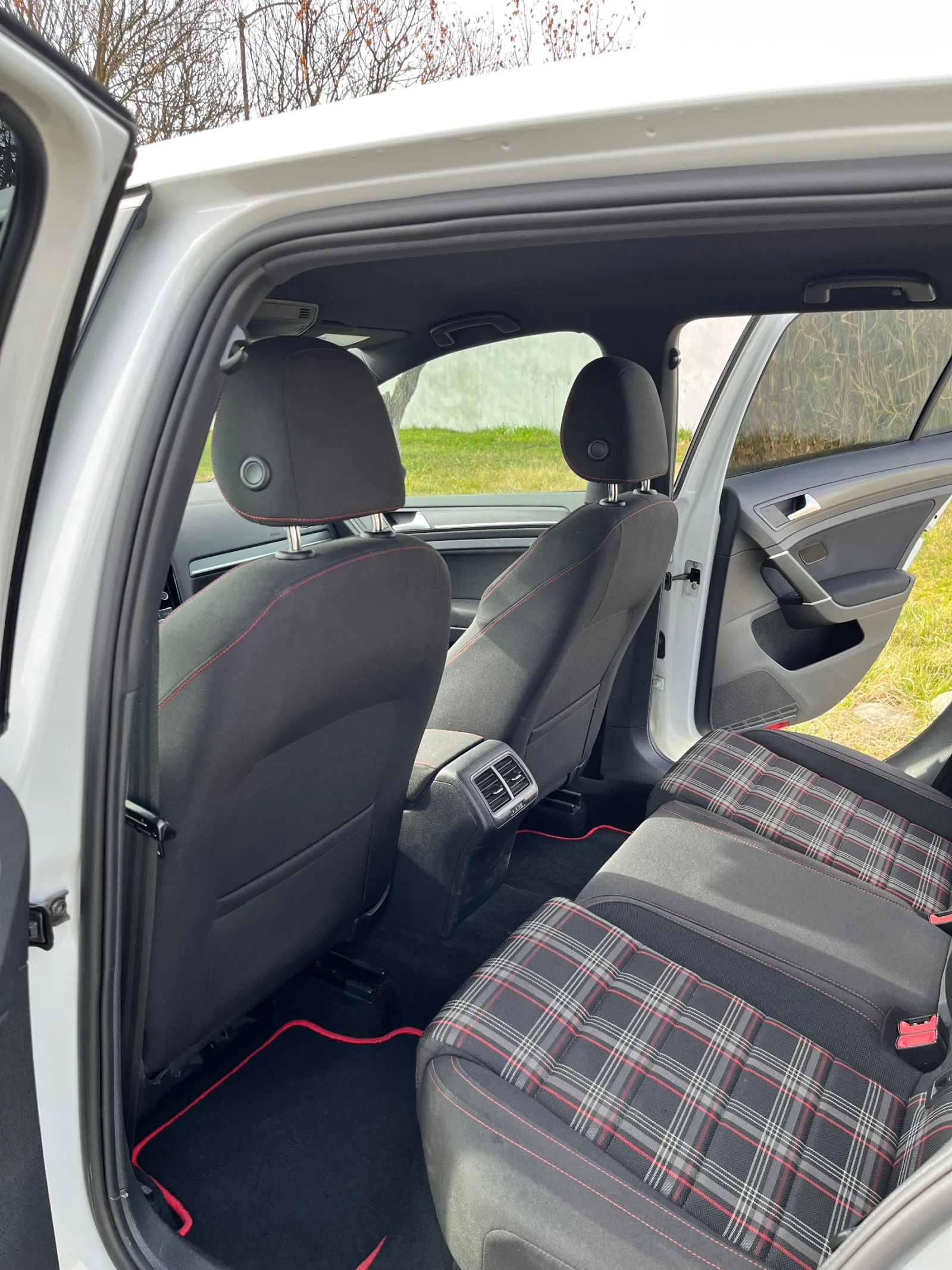 VW Golf 7 GTI, снимка 11 - Автомобили и джипове - 53953330