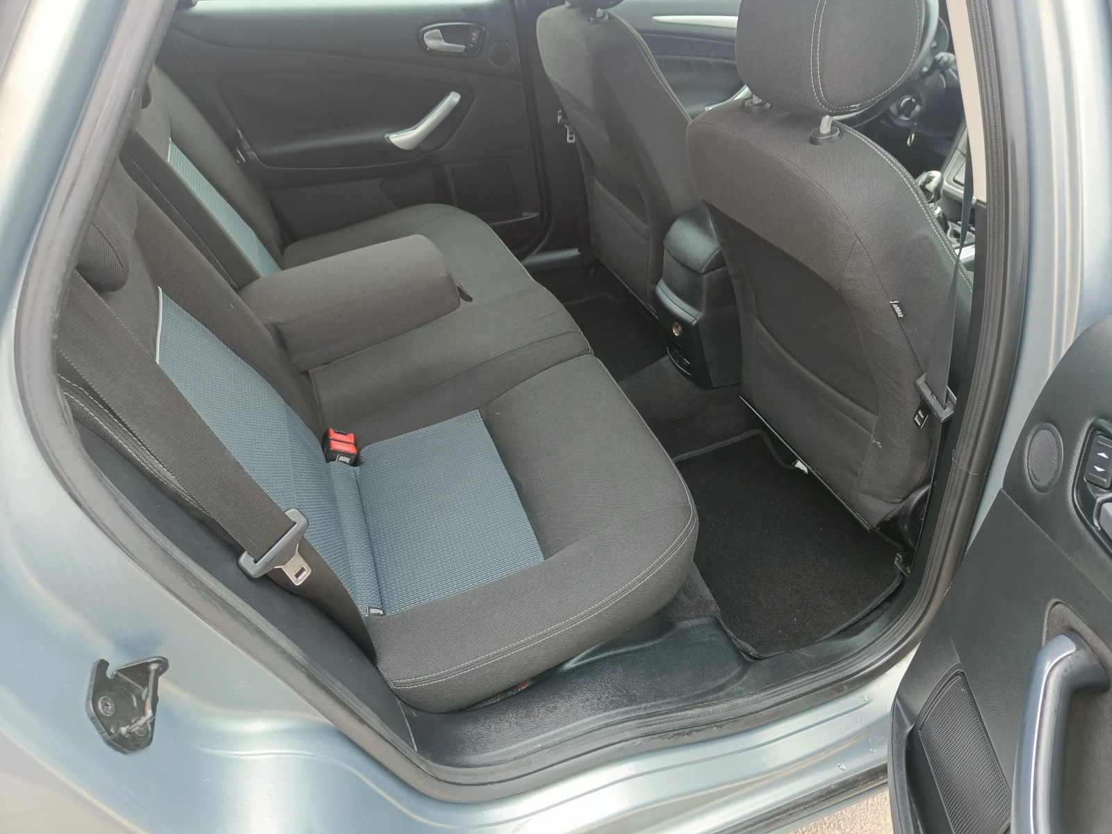 Ford Mondeo 2.0 BARTER 140, снимка 13 - Автомобили и джипове - 54056477