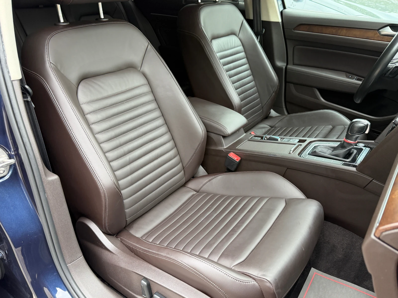 VW Passat 1.8TSI DSG* R-LINE* FULL LED* 360* ACC* VIRTUAL* , снимка 12 - Автомобили и джипове - 54448905