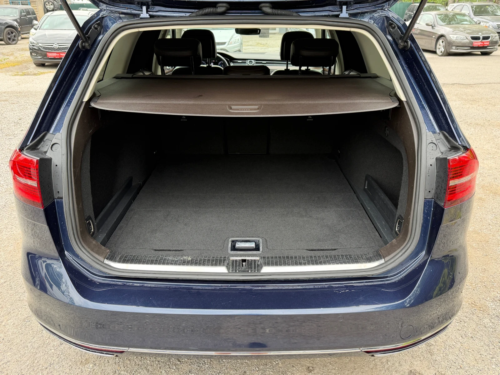 VW Passat 1.8TSI DSG* R-LINE* FULL LED* 360* ACC* VIRTUAL* , снимка 13 - Автомобили и джипове - 54448905