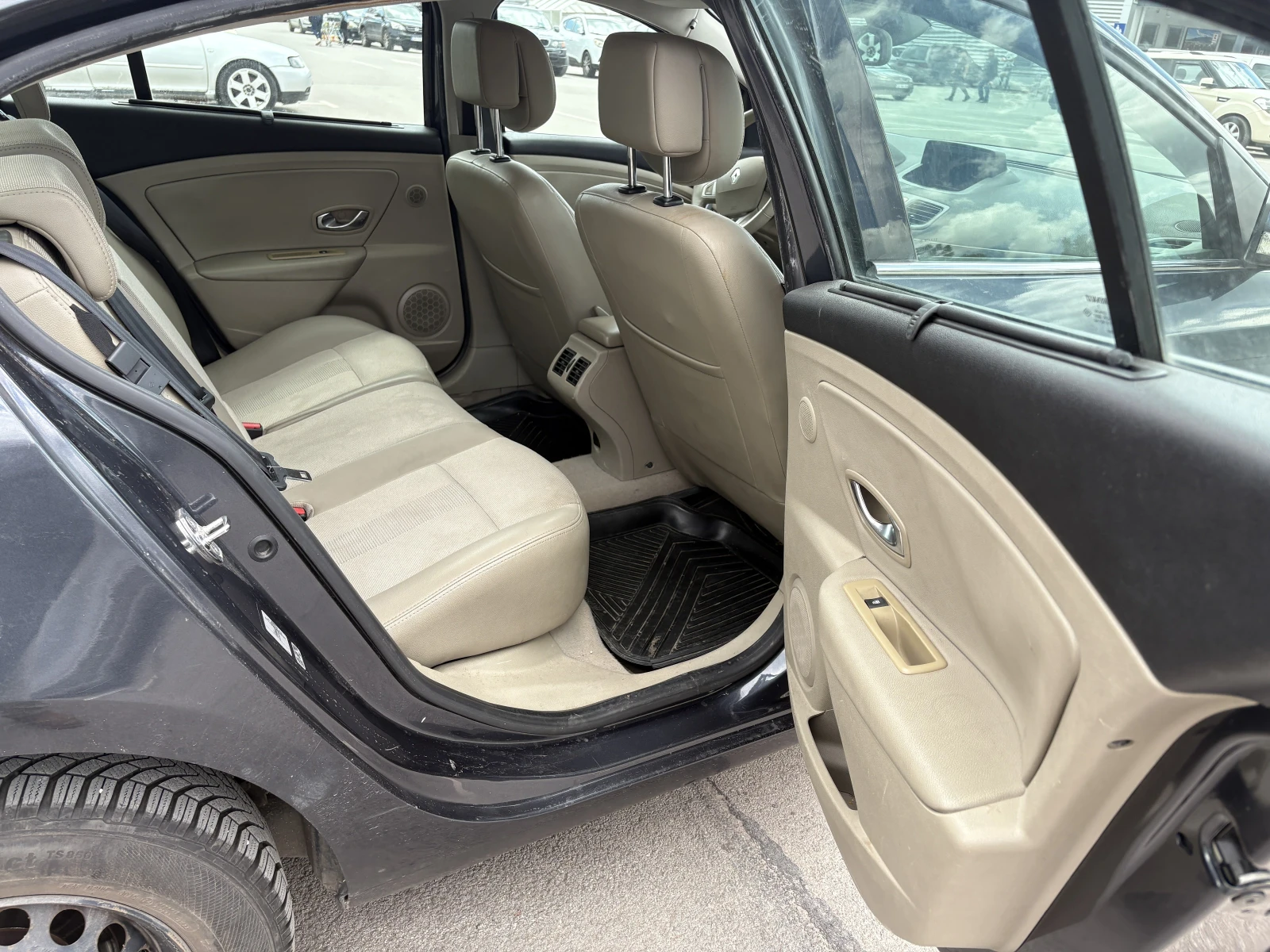 Renault Fluence, снимка 6 - Автомобили и джипове - 54742937