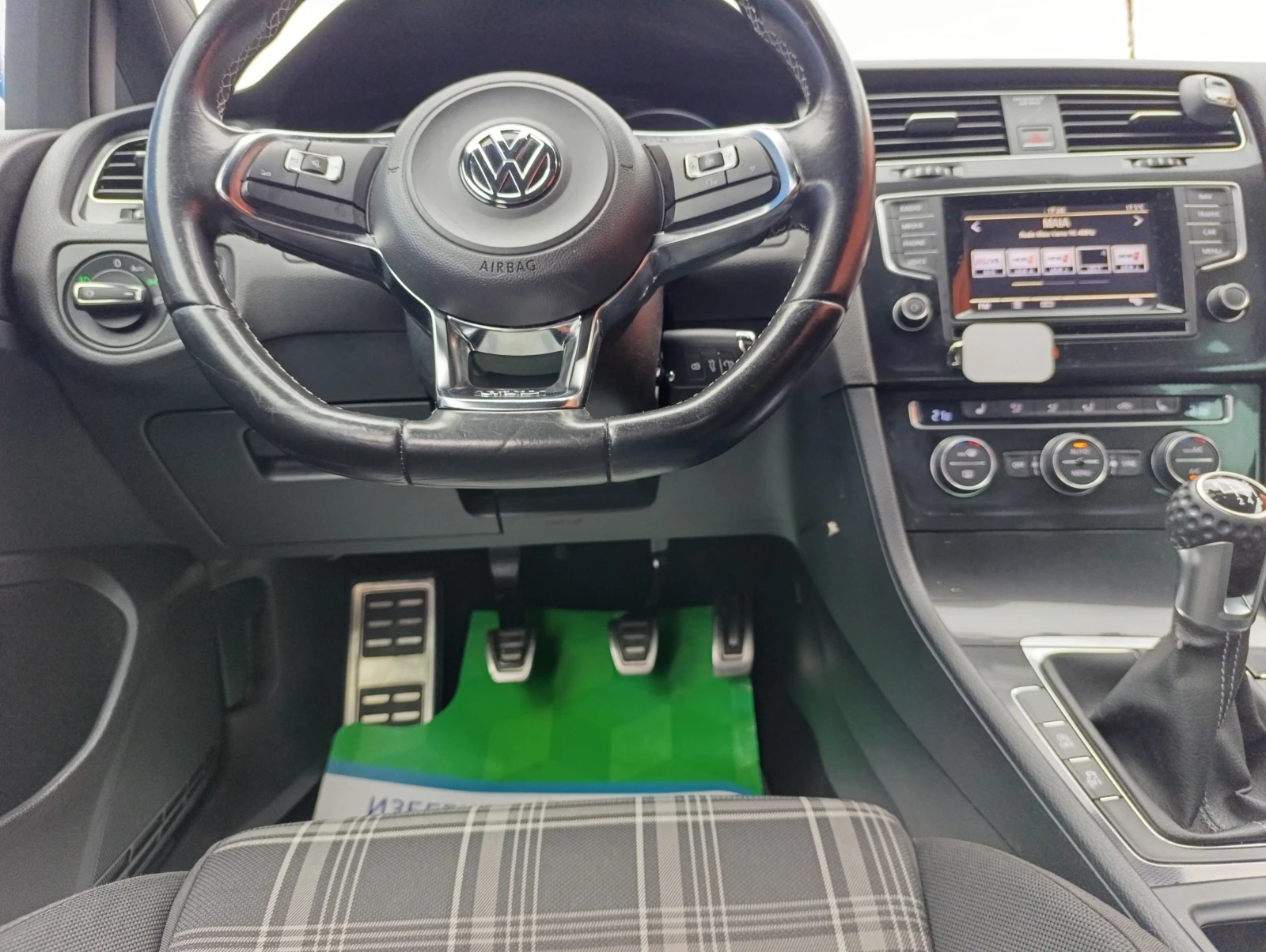 VW Golf 2.0 TDI GTD, снимка 13 - Автомобили и джипове - 54885395