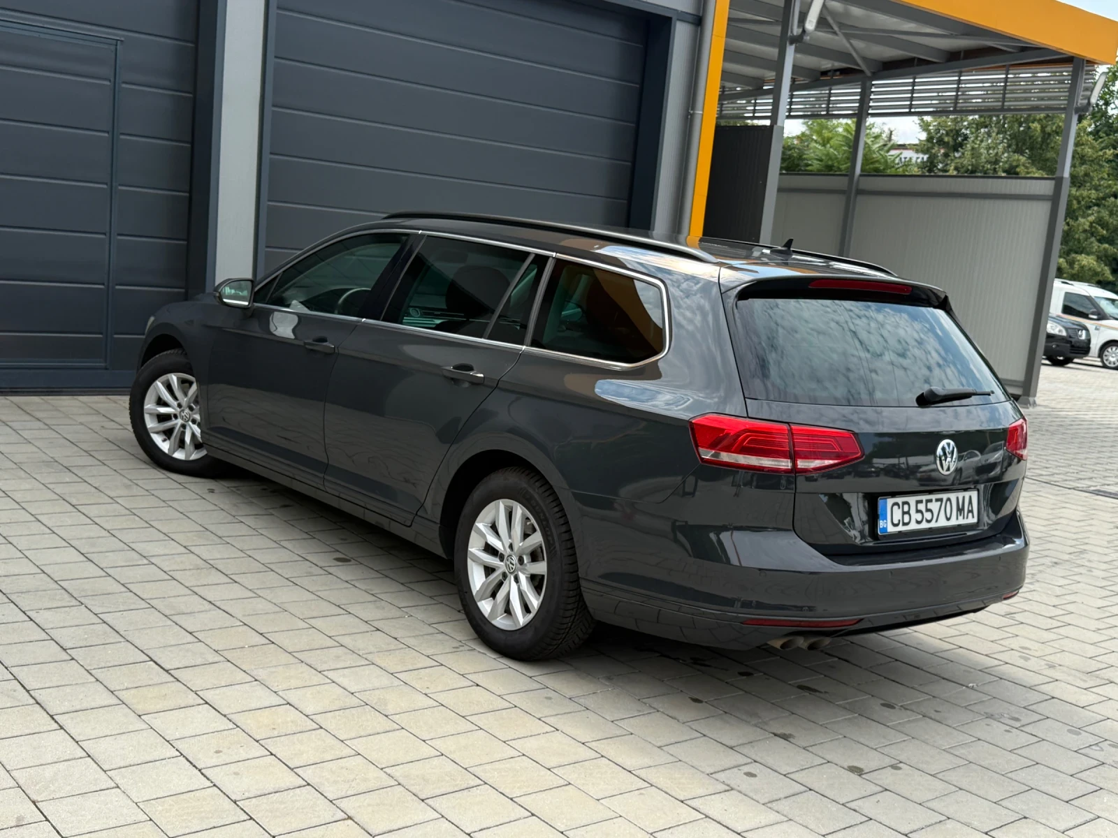 VW Passat 2.0TDI DSG, снимка 5 - Автомобили и джипове - 55455211