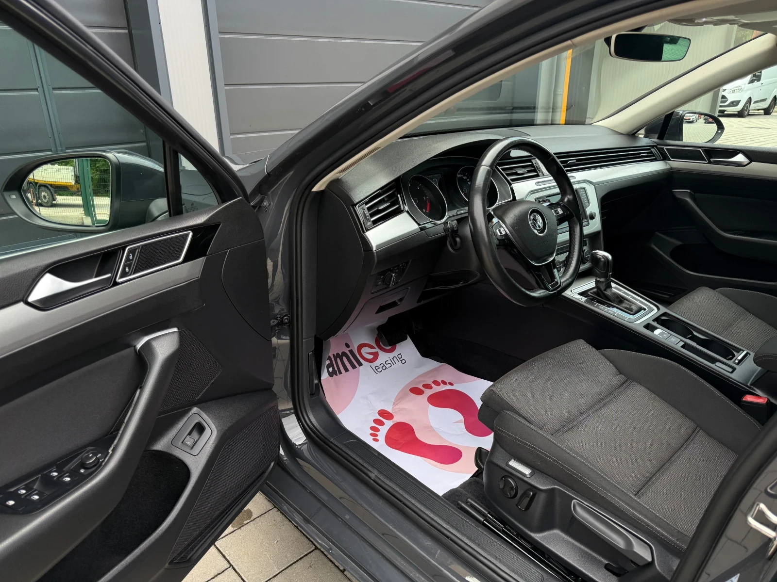 VW Passat 2.0TDI DSG, снимка 7 - Автомобили и джипове - 55455211