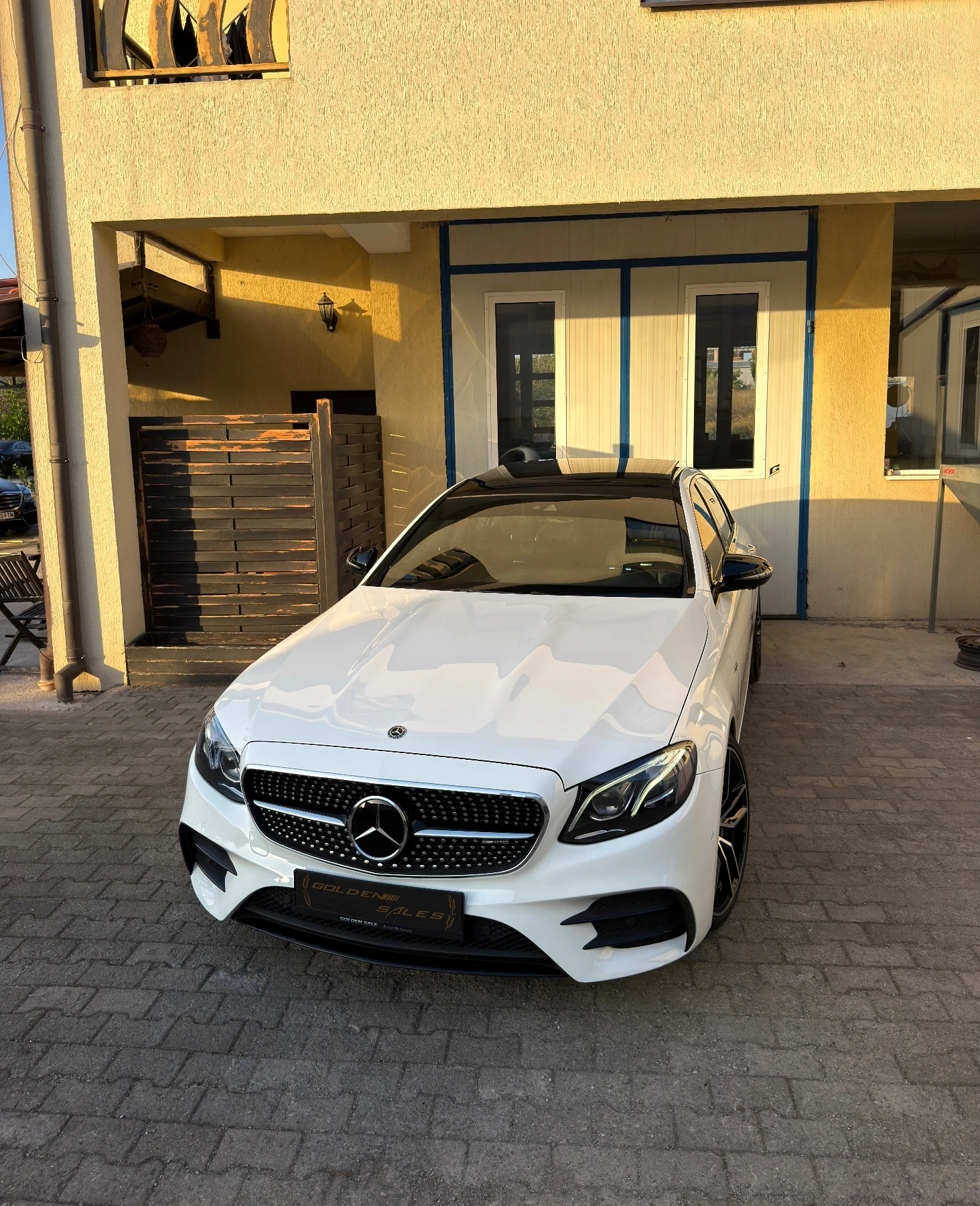 Mercedes-Benz E 53 AMG * AMG* PANO* BURMESTER* KEYLESS* , снимка 2 - Автомобили и джипове - 55892040