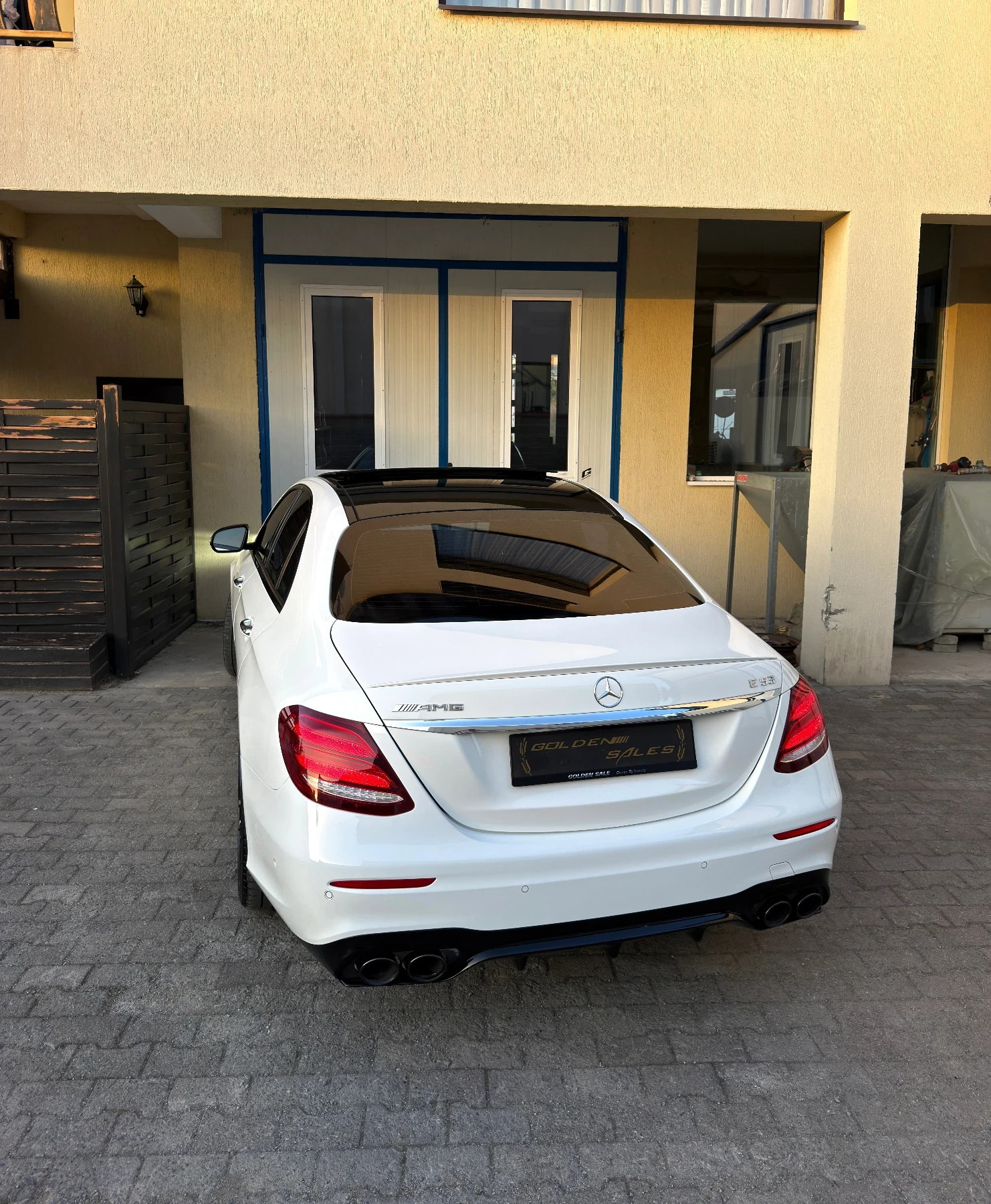 Mercedes-Benz E 53 AMG * AMG* PANO* BURMESTER* KEYLESS* , снимка 4 - Автомобили и джипове - 55892040