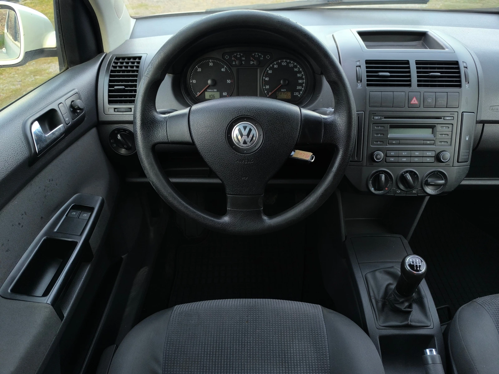 VW Polo FACE LIFT-1.9TDI-101кс(4 цилиндъра)-КЛИМАТИК-, снимка 11 - Автомобили и джипове - 56117918