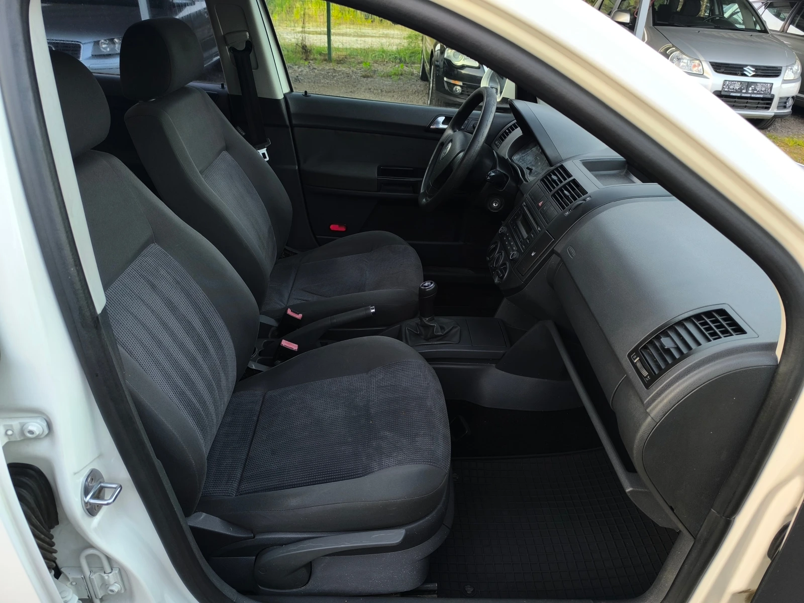VW Polo FACE LIFT-1.9TDI-101кс(4 цилиндъра)-КЛИМАТИК-, снимка 15 - Автомобили и джипове - 56117918