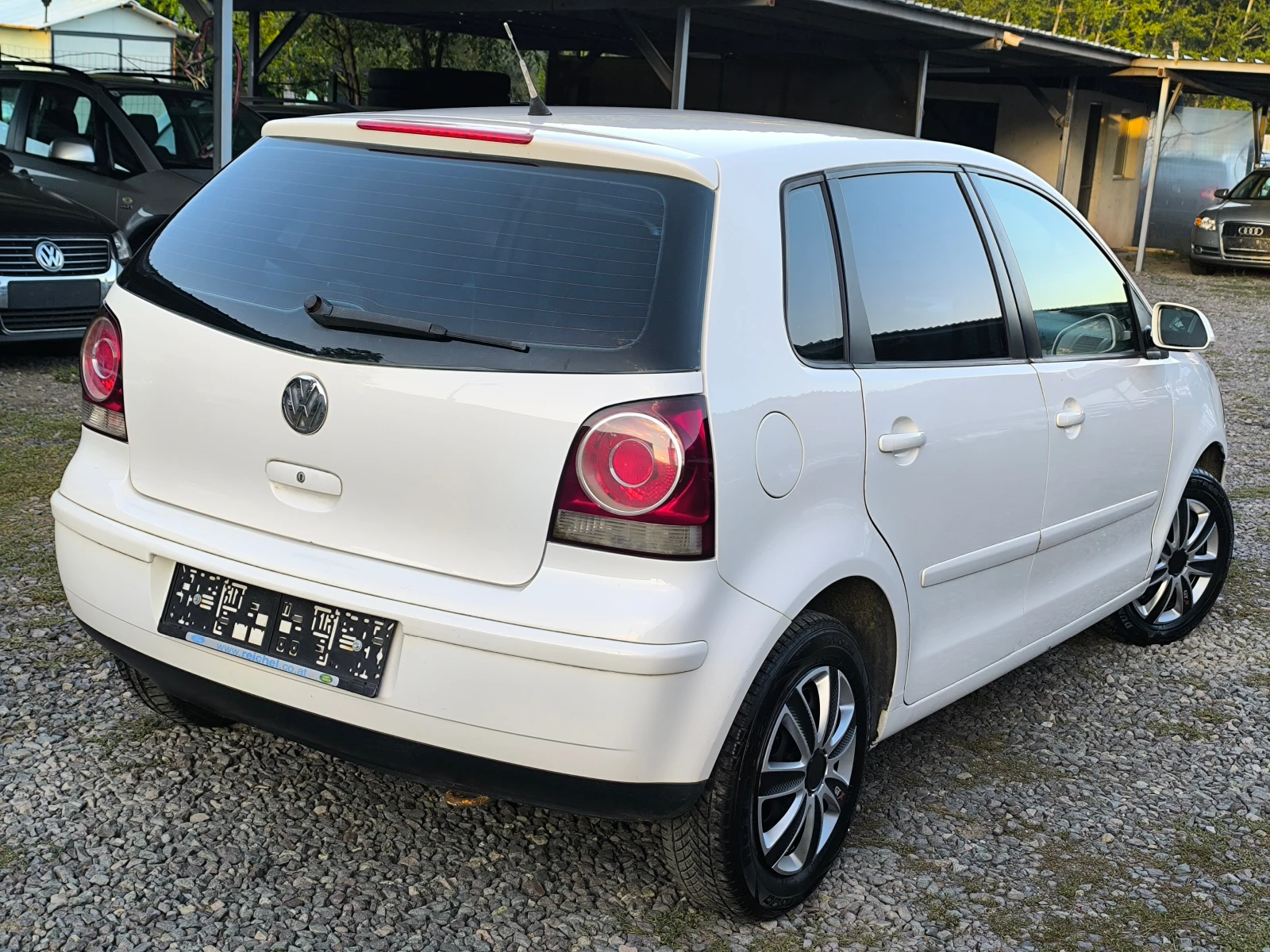 VW Polo FACE LIFT-1.9TDI-101кс(4 цилиндъра)-КЛИМАТИК-, снимка 3 - Автомобили и джипове - 56117918