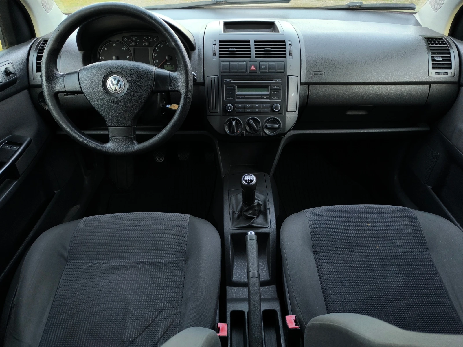 VW Polo FACE LIFT-1.9TDI-101кс(4 цилиндъра)-КЛИМАТИК-, снимка 13 - Автомобили и джипове - 56117918