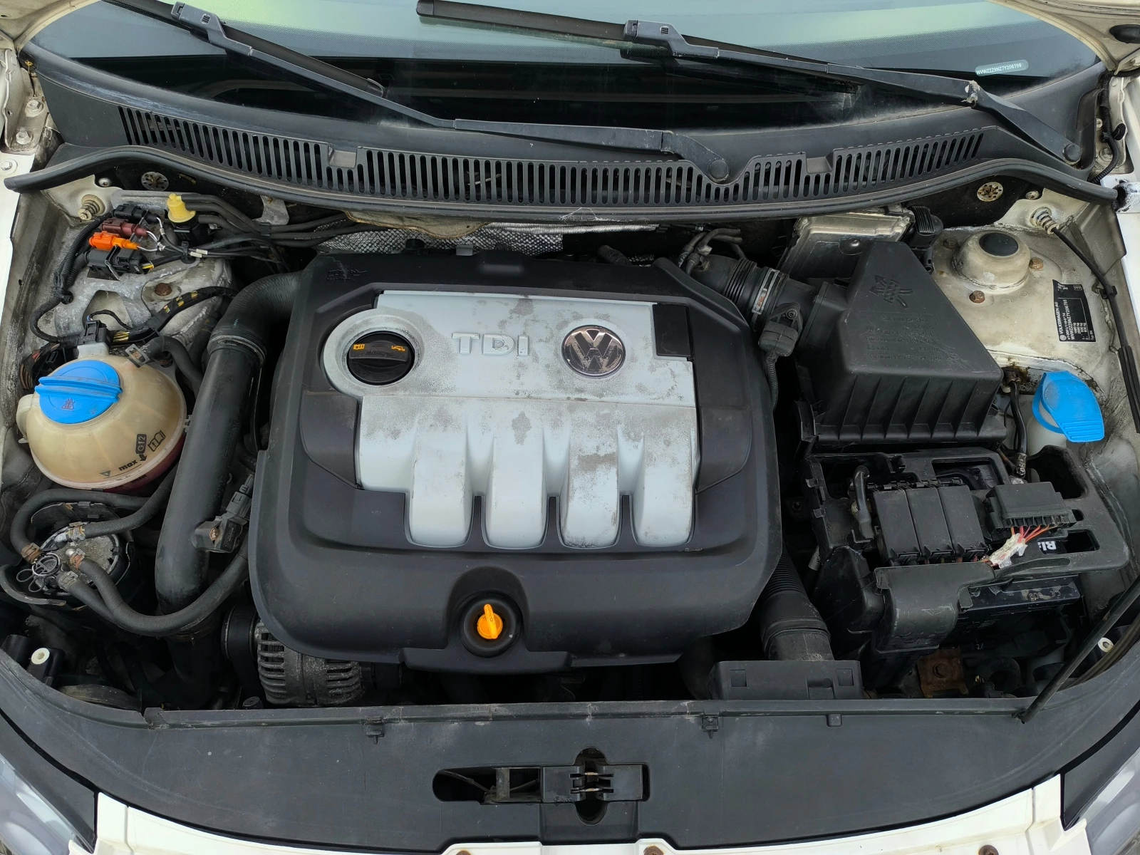 VW Polo FACE LIFT-1.9TDI-101кс(4 цилиндъра)-КЛИМАТИК-, снимка 16 - Автомобили и джипове - 56117918