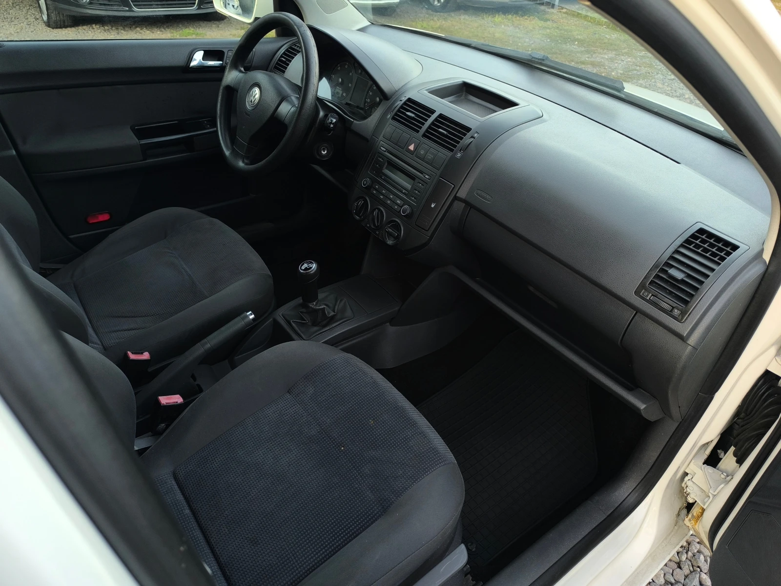 VW Polo FACE LIFT-1.9TDI-101кс(4 цилиндъра)-КЛИМАТИК-, снимка 14 - Автомобили и джипове - 56117918