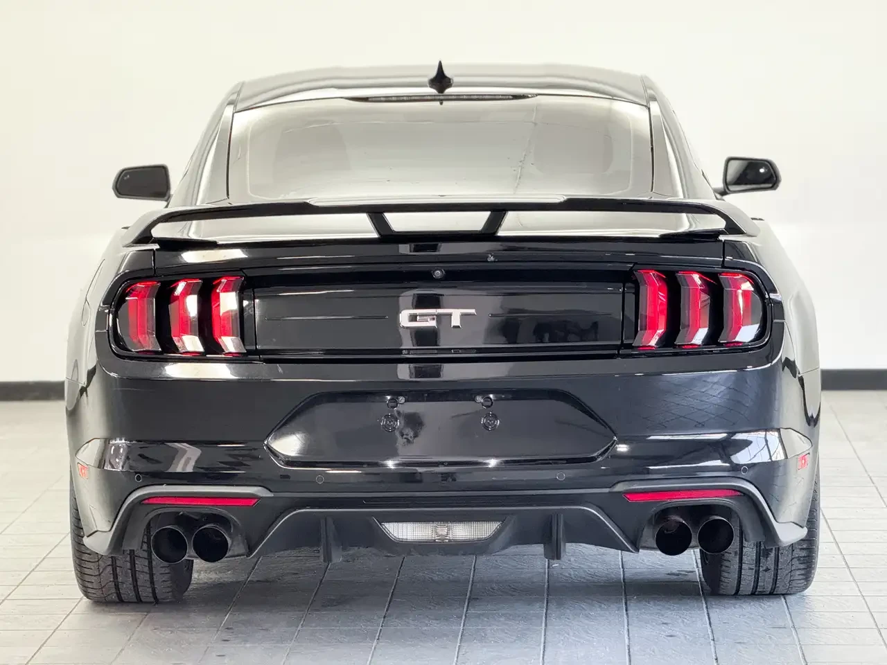 Ford Mustang GT | 5.0 V8 | Red LTHR | Digital Cluster | Brembo, снимка 2 - Автомобили и джипове - 56140637