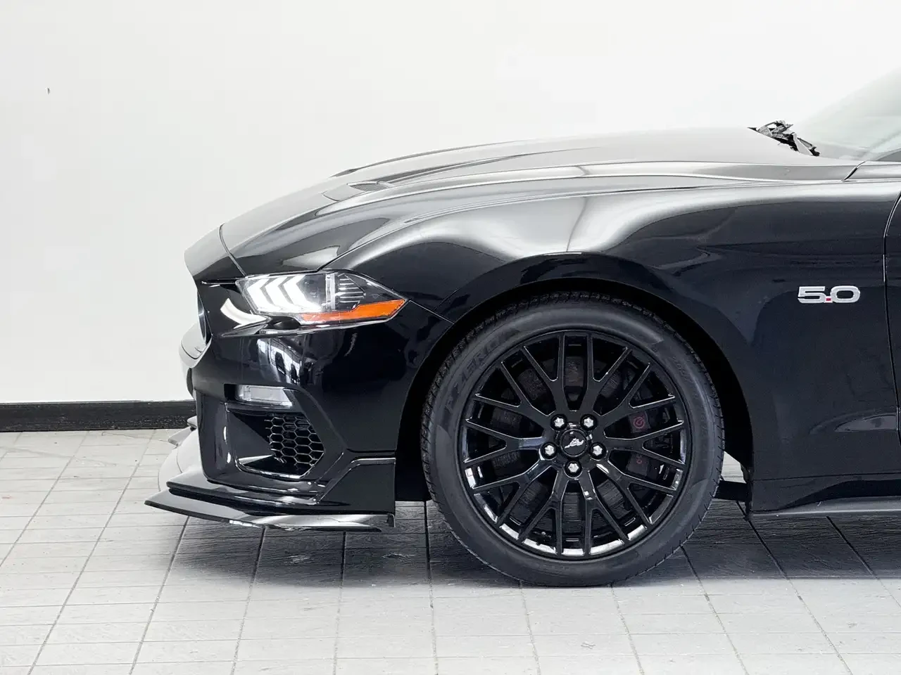 Ford Mustang GT | 5.0 V8 | Red LTHR | Digital Cluster | Brembo, снимка 4 - Автомобили и джипове - 56140637