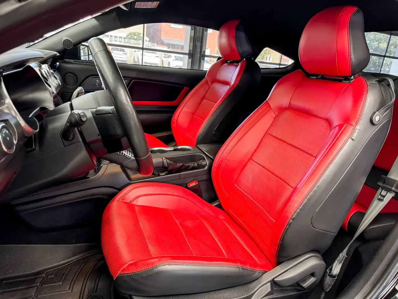 Ford Mustang GT | 5.0 V8 | Red LTHR | Digital Cluster | Brembo, снимка 12 - Автомобили и джипове - 56140637