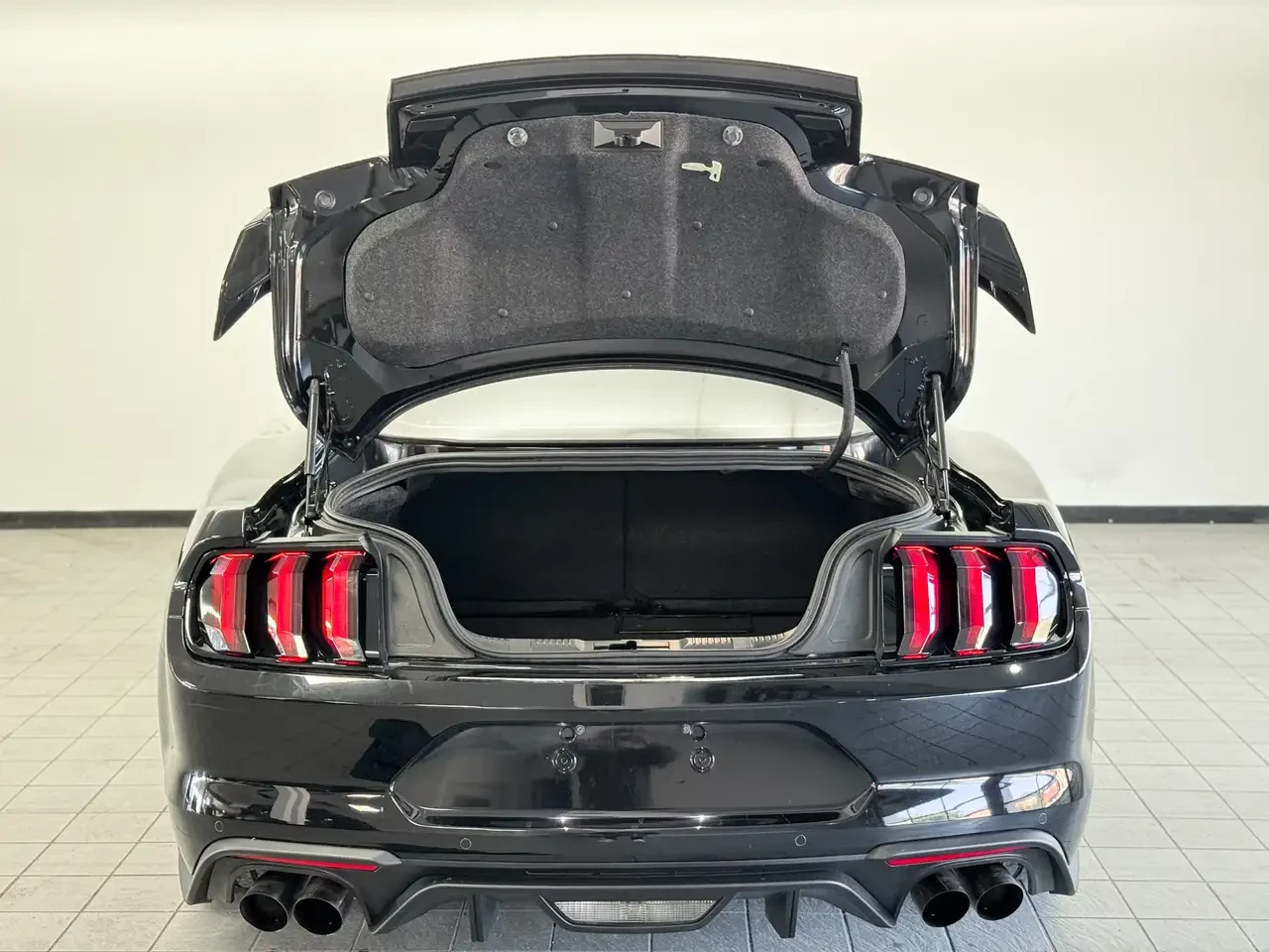 Ford Mustang GT | 5.0 V8 | Red LTHR | Digital Cluster | Brembo, снимка 6 - Автомобили и джипове - 56140637